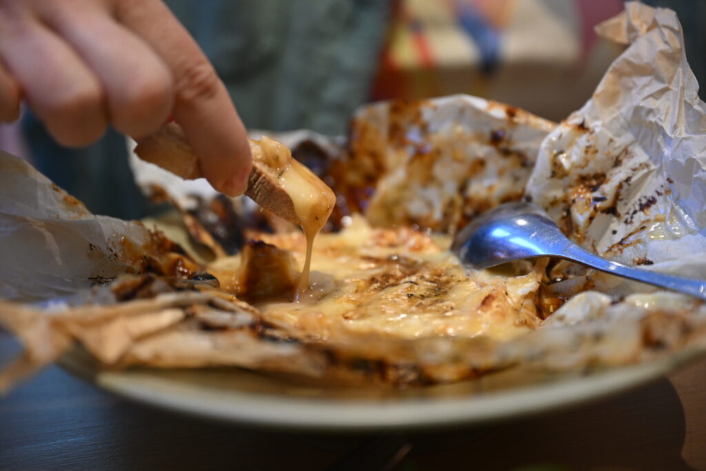 Camembert rôti de l'OCNI | Restaurant & Bar à jeux situé à Bordeaux Saint Augustin